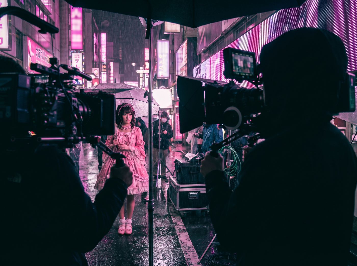 糖心vlog 美少女写真视频《霓虹雨夜》4K封面